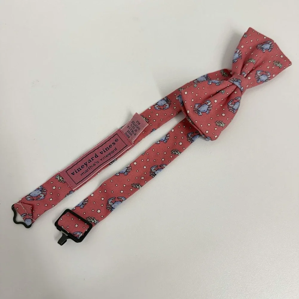 Vineyard Vines Boys Bow Tie Crabs Coral Pink Satin Silk USA 1 7/8